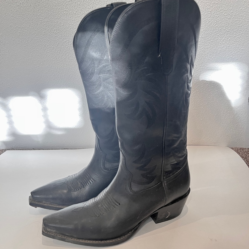 Black Tecovas “Annie” Women’s size 9